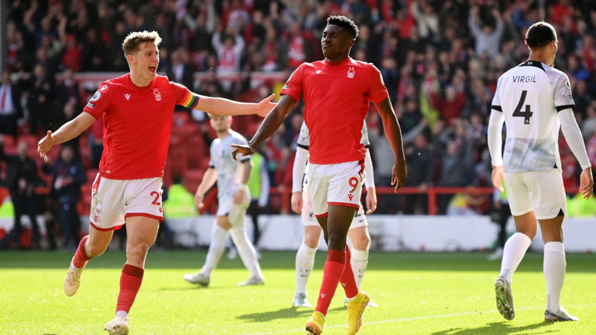 接球高高跃 接球高高跃