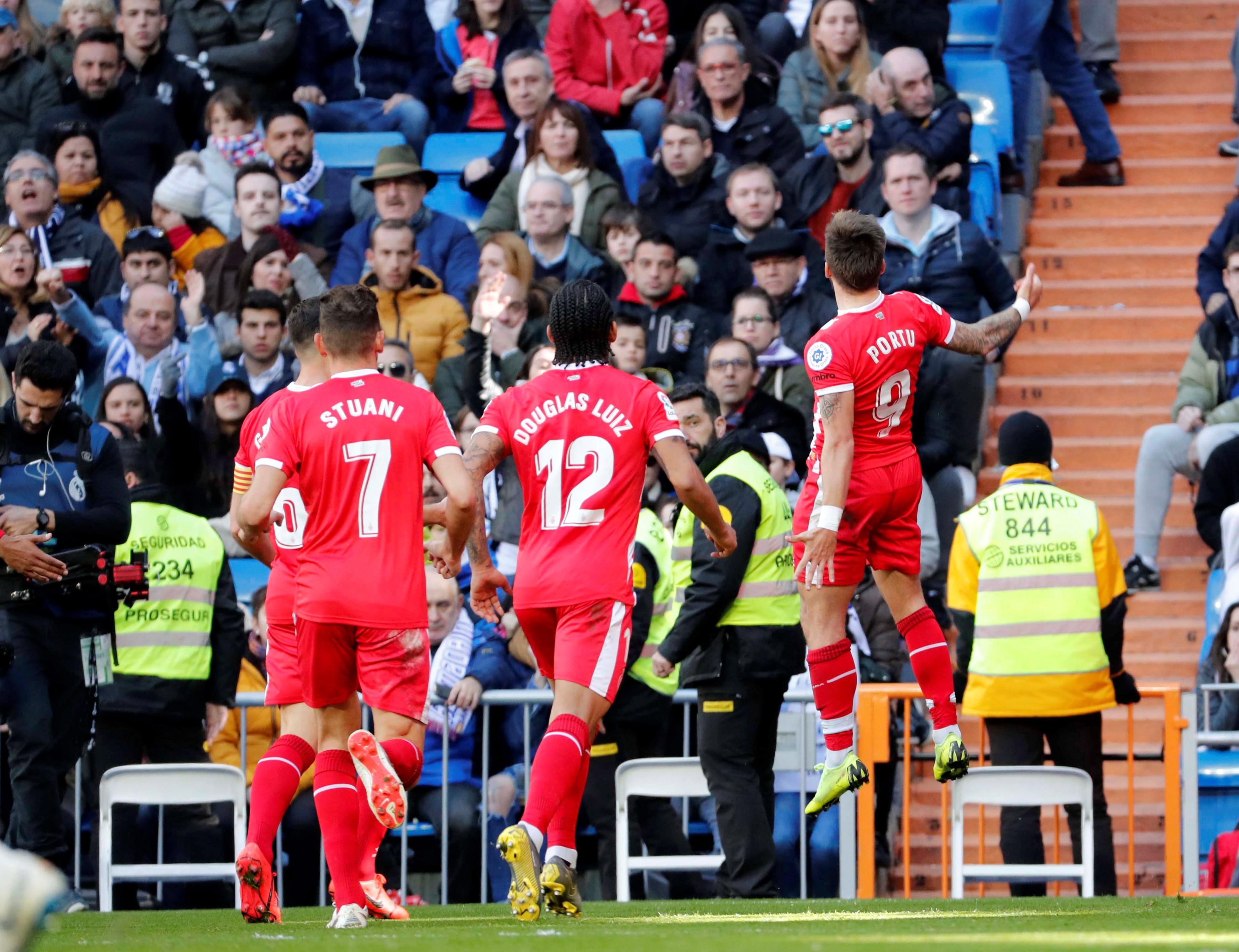 的两队交战 的两队交战